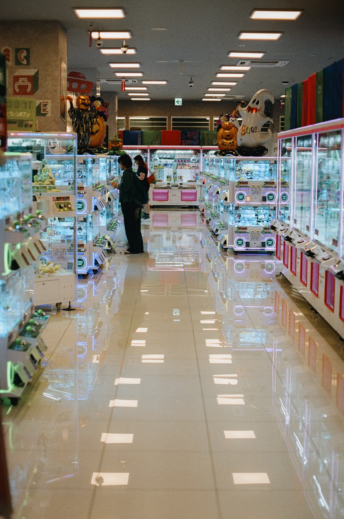 Roll 08 · Osaka, frame 12